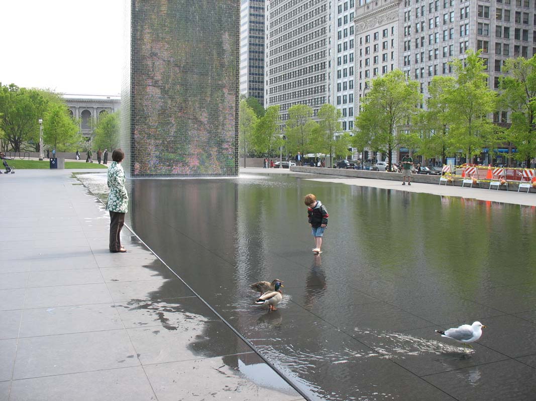 mc2008-040crownfountain.jpg