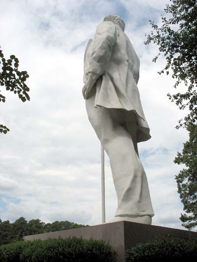 03-statuebutt.jpg