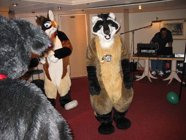 042-fursuitdance.jpg